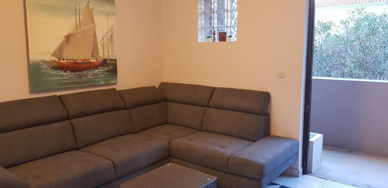 Apartments Miranda Kaprije Eksteriør billede